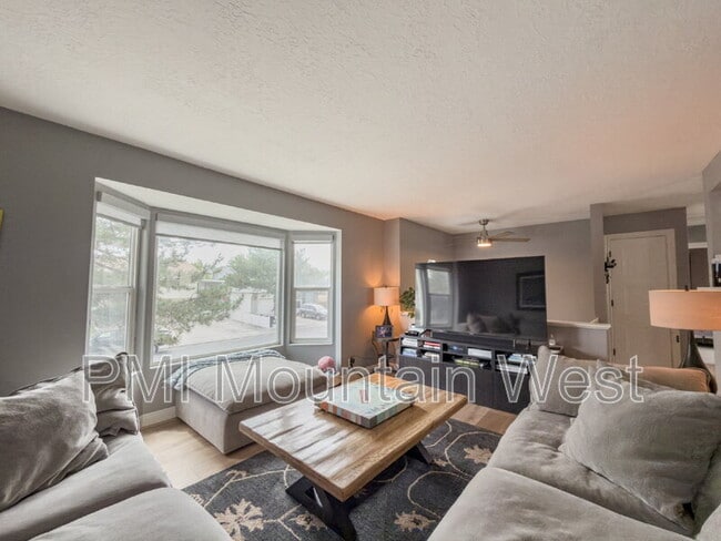 Building Photo - 4982 Aspen Shadow Ct