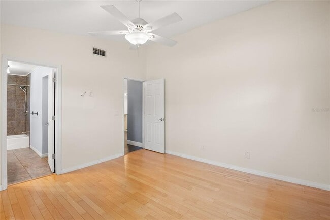 Building Photo - 5015 Aragon Way S