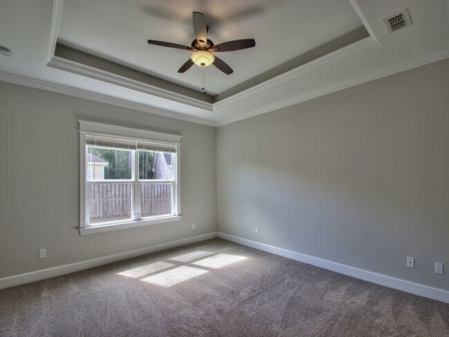 Building Photo - 102 Churchill Dr