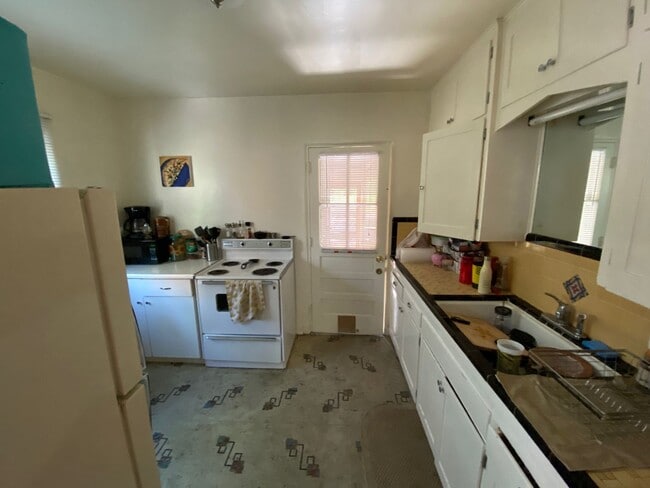 Building Photo - MONTE VISTA  NORTH/UNM 3 Bedroom 1 Bath