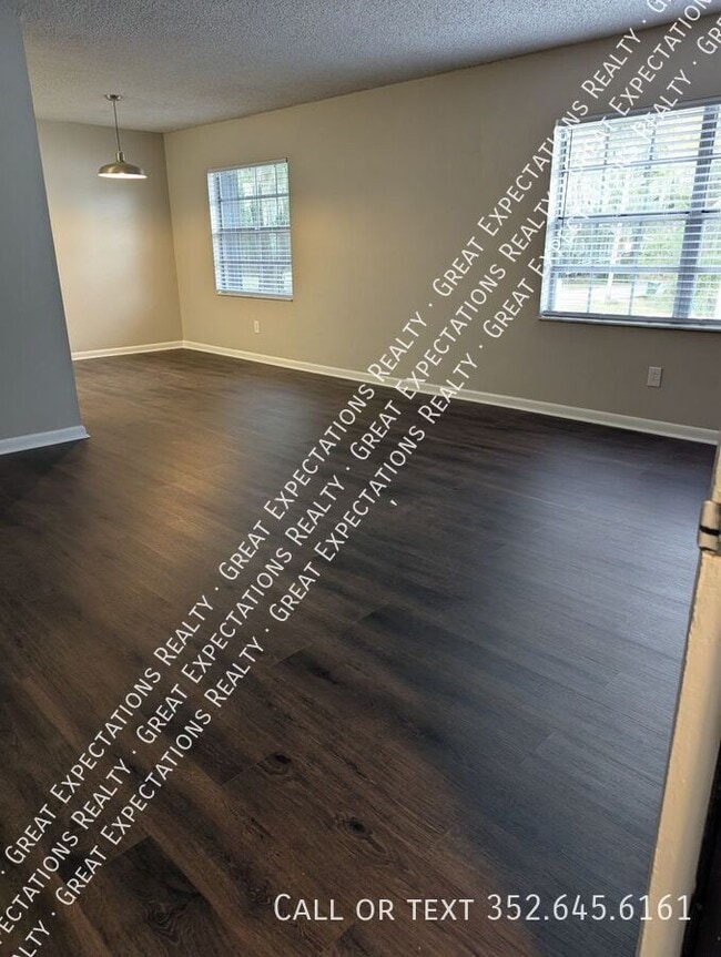 Building Photo - 147 SE 13th Ave