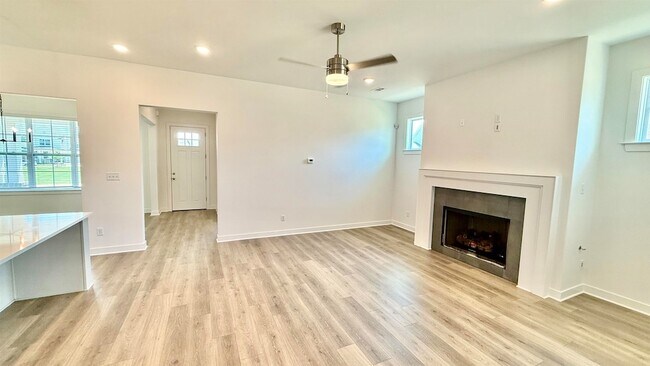 Building Photo - 5695 Pleasant Pk Pl