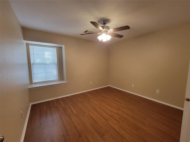 Building Photo - 3307 St Genevieve Dr