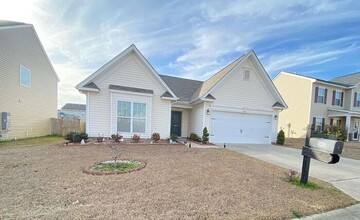 Building Photo - 847 Dovefield Ln