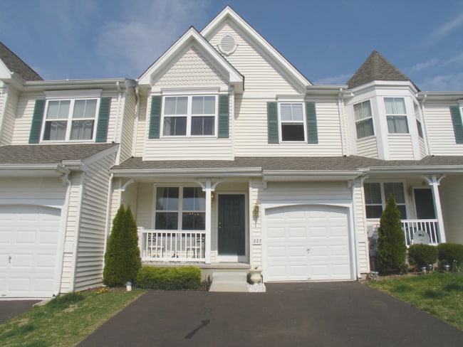 Primary Photo - 227 Hamilton St