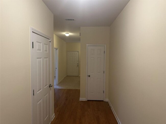 Building Photo - 1620 Halliard Dr