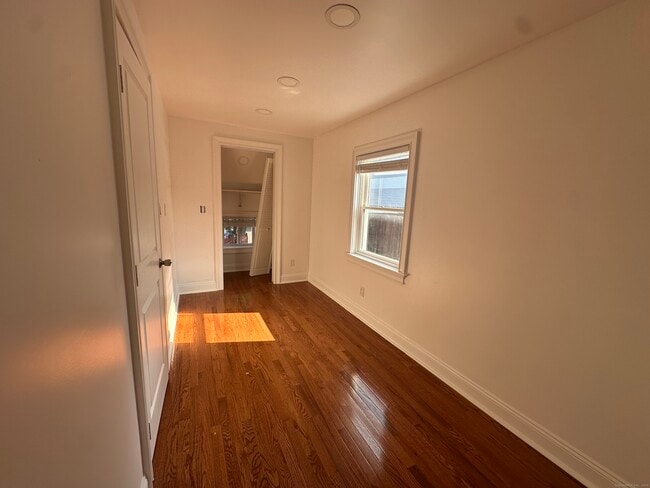 Building Photo - 8 Barnum Ct