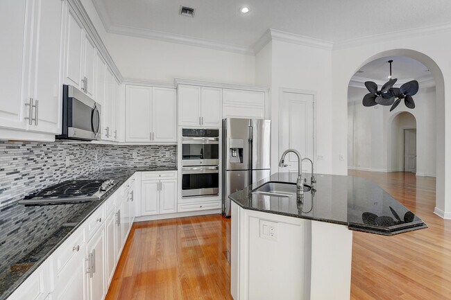 Building Photo - 6711 Royal Orchid Cir