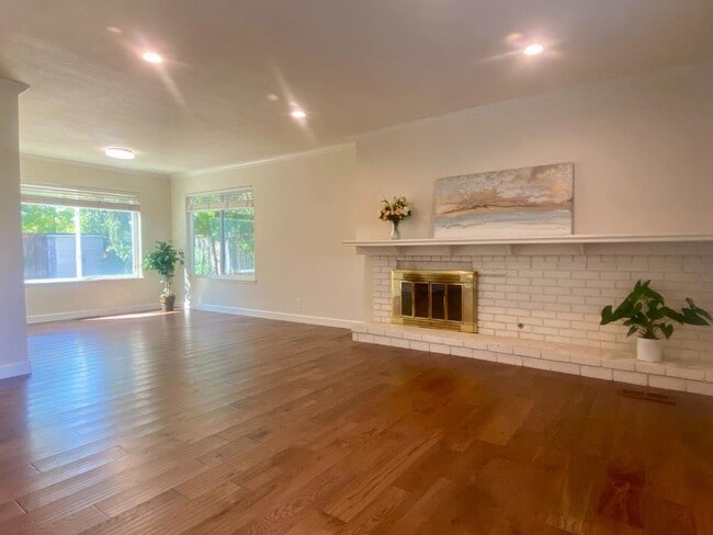 Building Photo - 852 Arcturus Cir