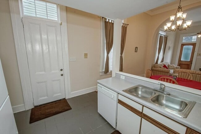 Building Photo - 1446 St Mary St