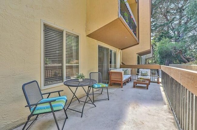 Building Photo - 3107 Golden Oaks Ln