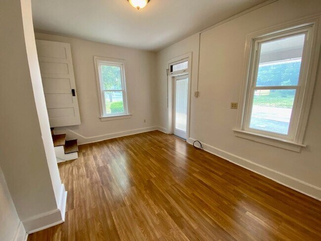 Building Photo - 3 Bedroom Home on Large Lot!
