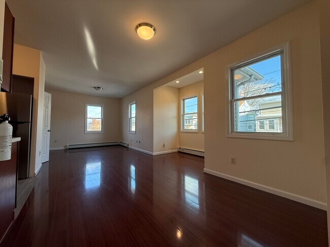 Building Photo - 214 Hamilton Ave