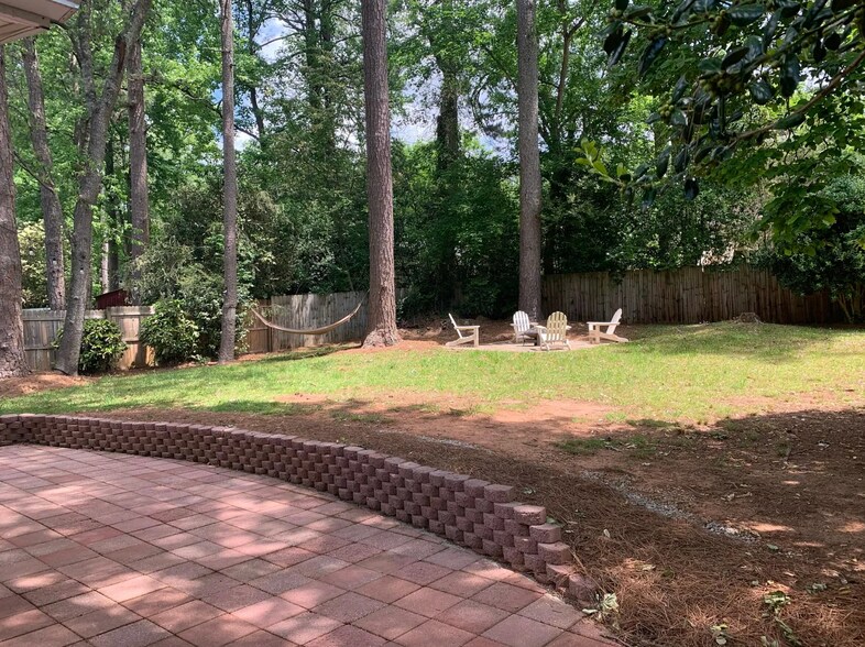 Building Photo - 864 Shadowridge Dr SE