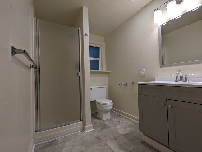 Building Photo - Remodeled Studio apartment- Great location in downtown Eugene!