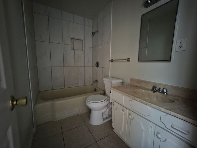 Building Photo - Newly available