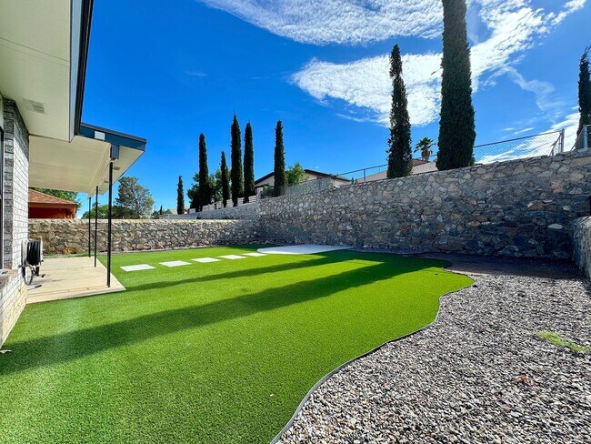 Building Photo - Northeast El Paso 3Bed/2Bath Refrig A/C