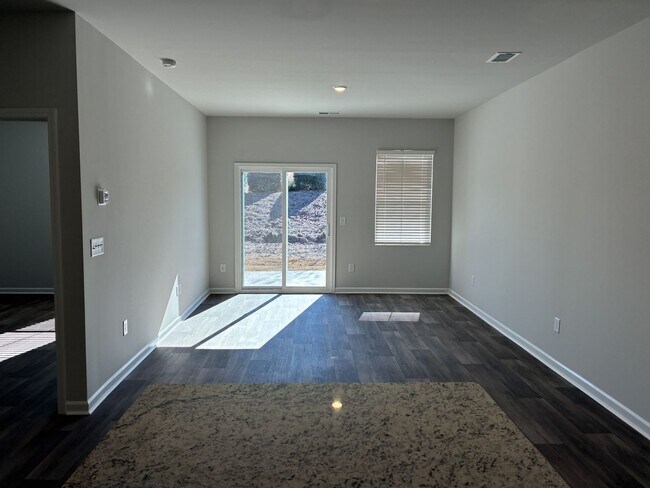 Building Photo - W2045