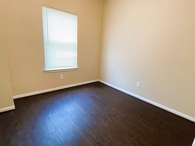 Building Photo - 8526 Homewood Ln