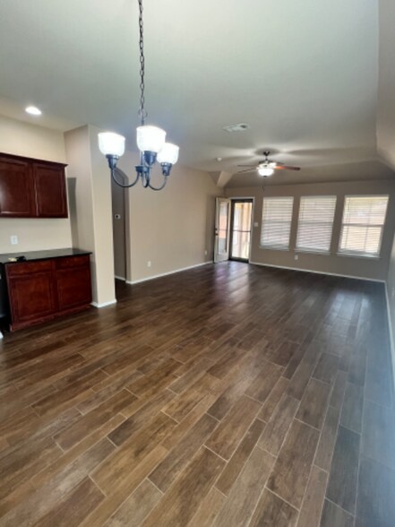 Building Photo - 4504 Red Robin Ct