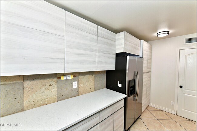 Building Photo - 10565 Murphy St