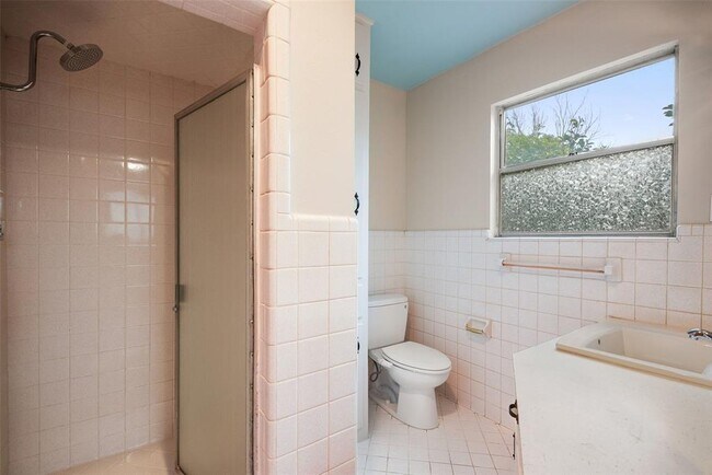 Building Photo - 904 Neans Dr