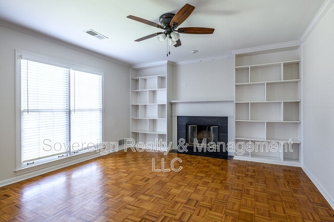 Building Photo - 1205 Spring Valley Ln NE