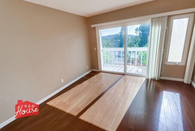 Building Photo - 825 Mola Vista Way