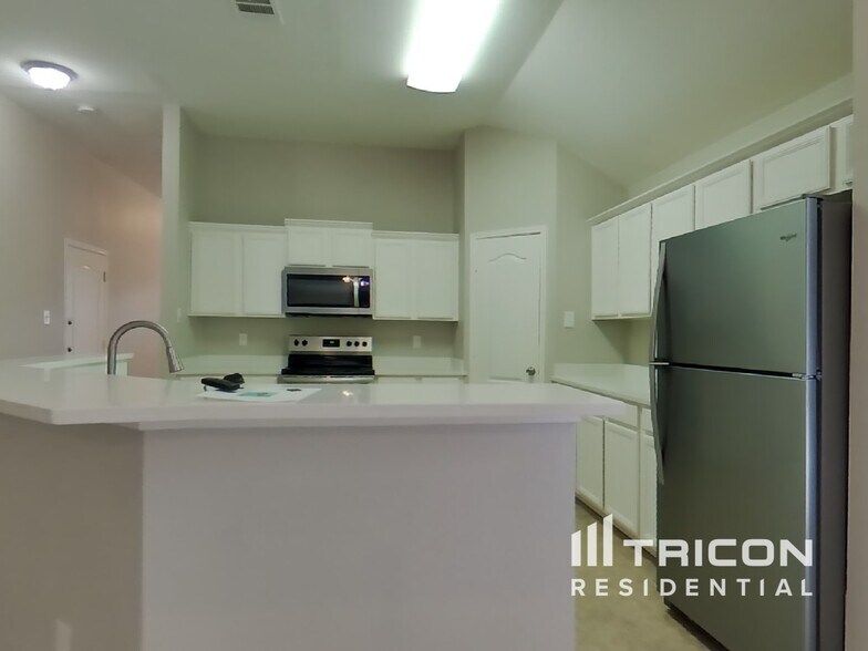 Building Photo - 6733 Bear Hollow Ct