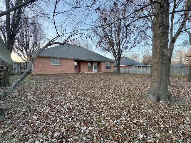 Building Photo - 4901 Roxbury Way