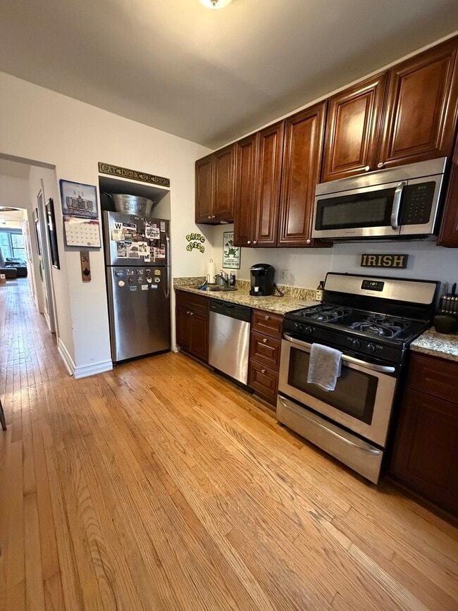 Building Photo - 3720 N Sheffield Ave