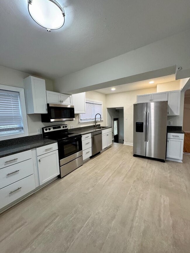 Building Photo - 620 Kirkwood Ave