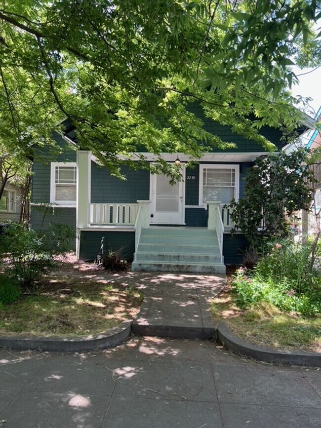 Building Photo - Curtis Park Craftsman Home