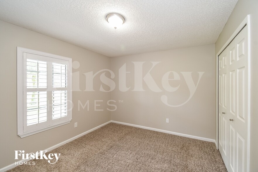 Building Photo - 1332 Lamboll Ave