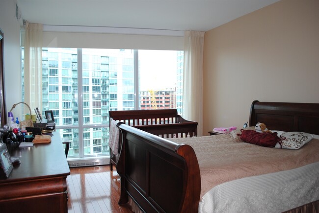 Building Photo - 20 Newport Pkwy