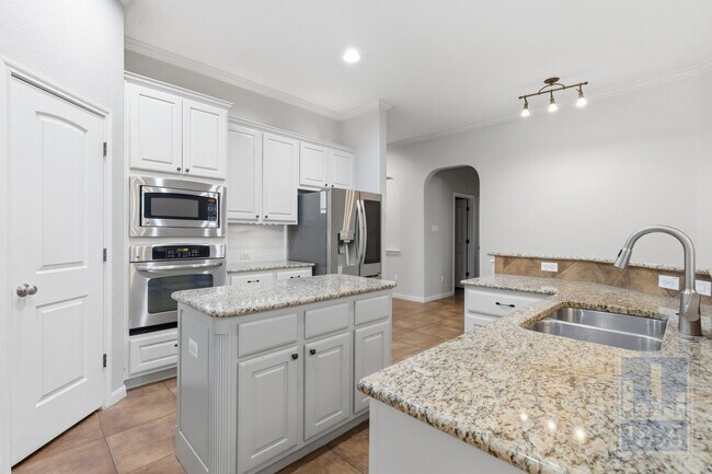 Building Photo - 420 Torrington Dr