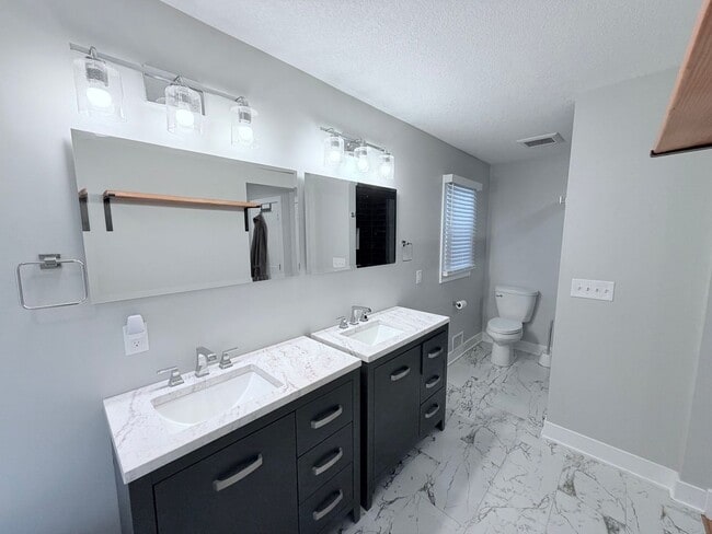 Building Photo - Spacious 4-Bedroom Home with Pond Views & EV-Ready Garage – Bloomington!!