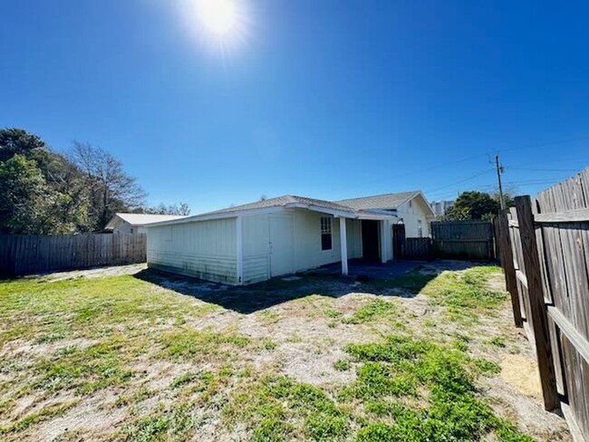 Building Photo - 16806 Castile Ave