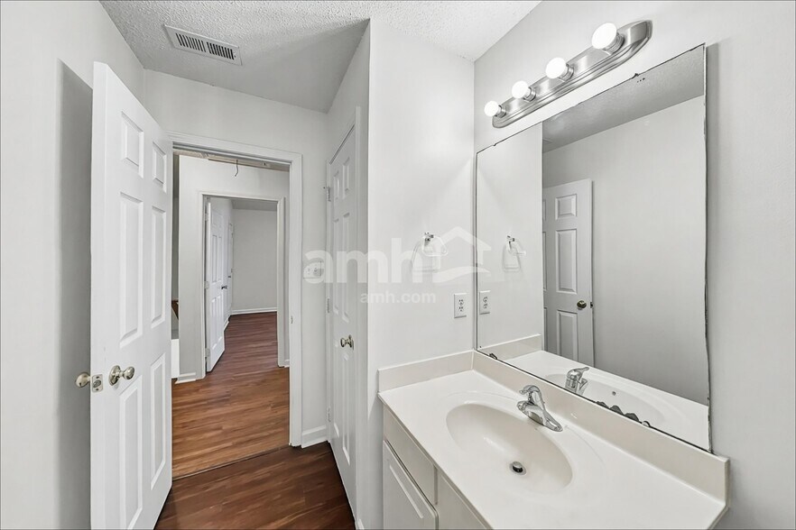 Building Photo - 3012 Wyntree Ct