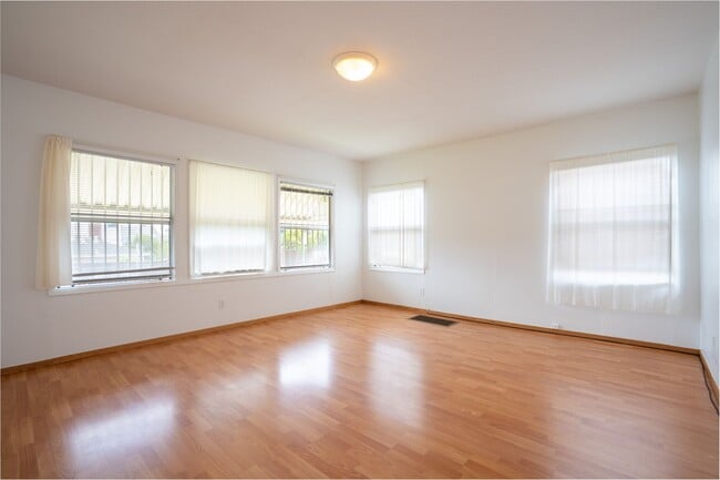Building Photo - 2683 Grande Vista Ave