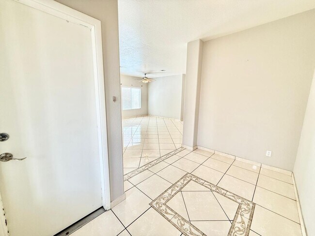 Building Photo - Amazing Peccole Ranch Home 4 beds & Pool