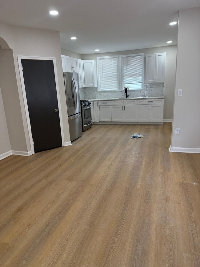 Building Photo - 4050 Maywood St