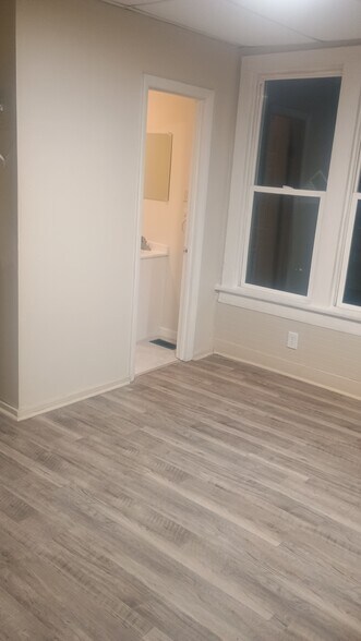 Building Photo - 1118 E Hines Ave