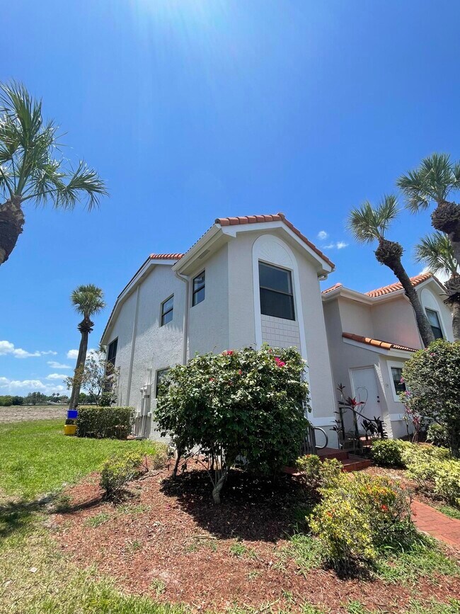 Building Photo - 10910 Lakemore Ln
