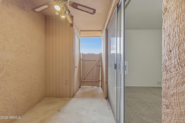 Building Photo - 501 W Yukon Dr