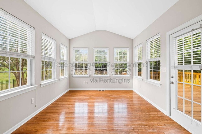 Building Photo - 10613 Bere Island Dr