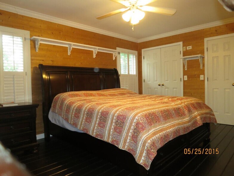 Master bed - 3437 Golf Club Ln