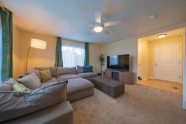 Building Photo - Short Term FULLY FURNISHED 3 bed home in Lorson Ranch!!!!