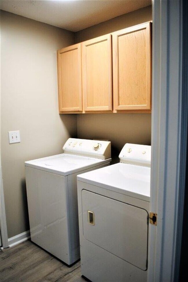 Building Photo - Pawleys Retreat