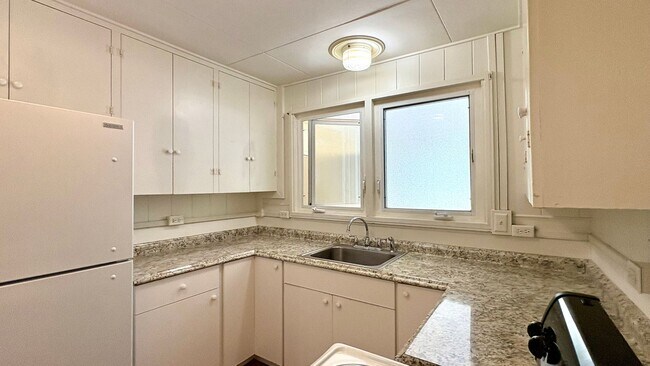 Building Photo - Available Now!! 3 BED/2.5BA + Large Carport, Yard!!